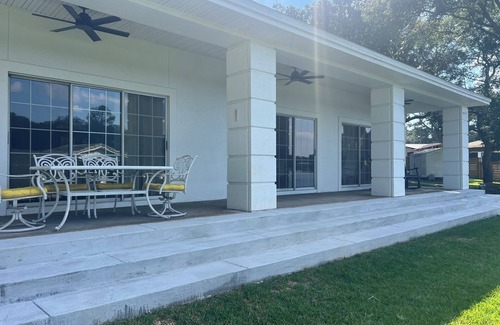 Fort Walton Beach House | Cozy cottage with water views, beach area, dock access & on-site boat launch!