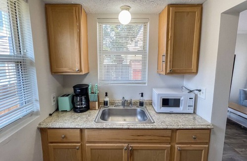 Jacksonville Beach House | Cozy Cottage only 4 Blocks from the Ocean!