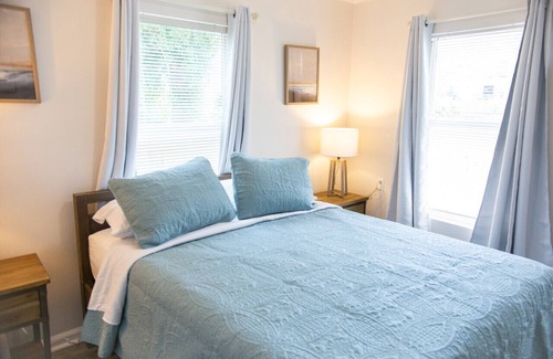 Jacksonville Beach House | Cozy Cottage only 4 Blocks from the Ocean!