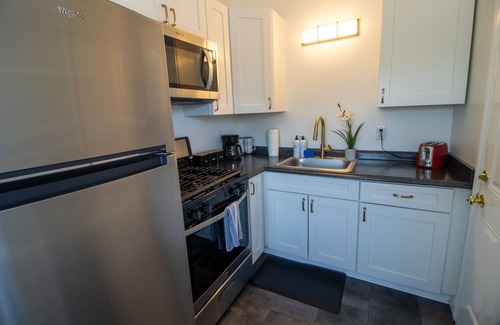 College East House | Cozy Cottage - Walk to SDSU - Laundry - Central