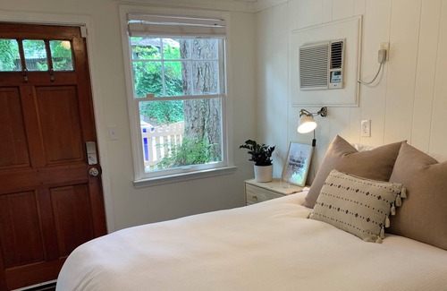 Greenville - Spartanburg Cottage | Cozy cottage walkable to Downtown Greenville!