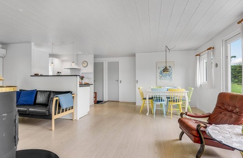 Diernæs House | Cozy cottage with a bright and beautiful heated winter garden.