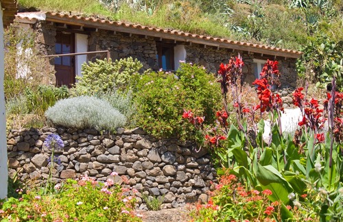 La Solana House | Cozy cottage with a garden in the middle of nature