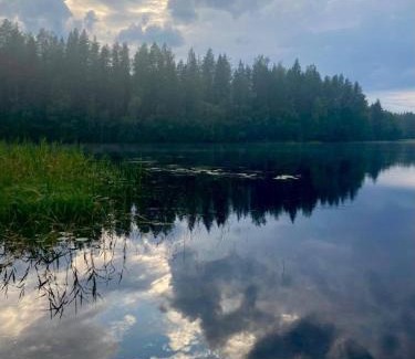 Kerimaki House | Cozy Cottage with Boat, Steps from Lake in Kerimaa