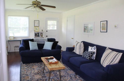 Chickamauga House | Cozy Cottage with Fire Pit - Family & Pet friendly - Near Downtown Chickamauga