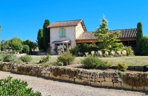 Frausseilles Cottage | Cozy cottage with 1 bedroom near Cordes Sur Ciel with AC & WiFi