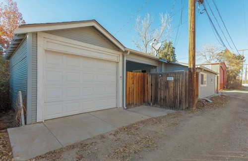 Englewood Cottage | Cozy Cottage With Garage