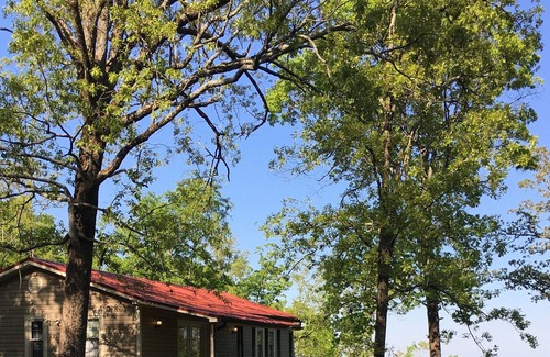 Floral Cottage | Cozy cottage with a view!
