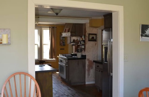 Chazy House | Cozy Cottage with walking access to Lake