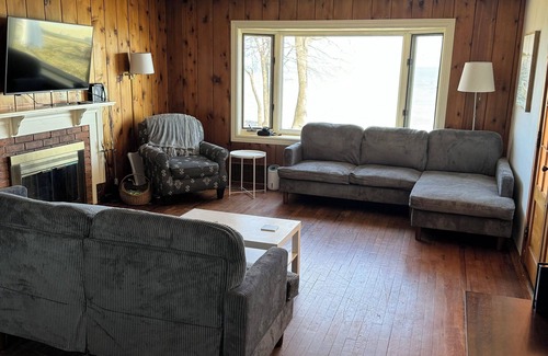 East Tawas Cottage | Cozy cottage with WiFi in East Tawas - 3 bedrooms