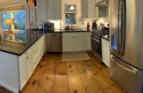 Hampton House | Cozy Cottage Within Walking Distance to Beach