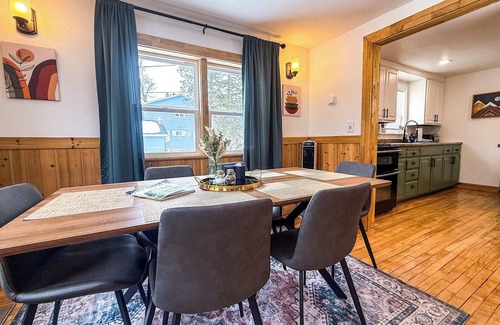 Ironwood House | Cozy Cottage ~ Your U.P Home Base!