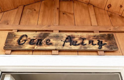 Kittitas County Cabin | Cozy country cabin 20 minutes to Ellensburg/Cle Elum. Bring your horses or ATV's