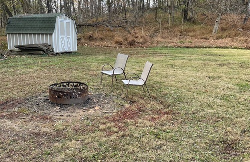 Corydon Cabin | Cozy Country Cabin Getaway now w/WIFI!