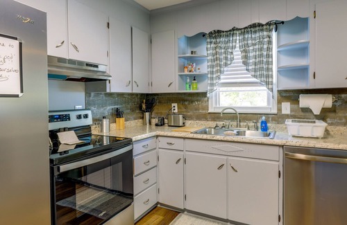 Arapahoe House | Cozy Country Getaway in Grantsboro Near Beaches!