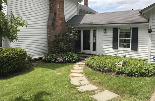 Sheffield House | Cozy Country Home, Perfect City Escape