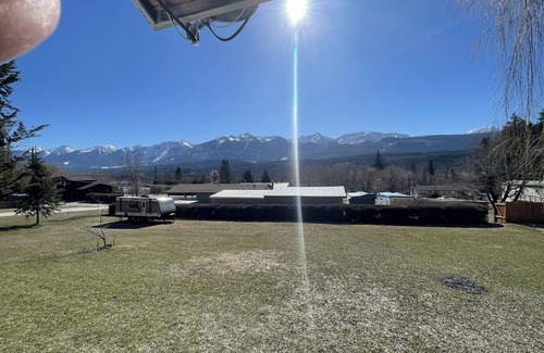 Golden House | Cozy Country Mountain Nest-Hot Tub coming soon! Mountain views-Family Friendly