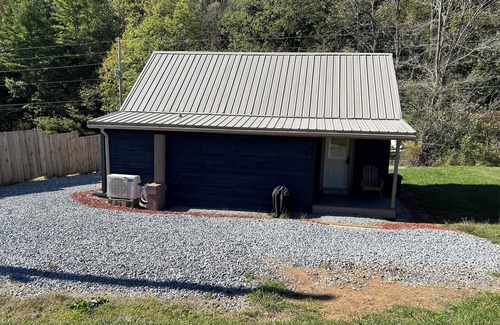 Elizabethton House | Cozy countryside home near the river and only 15 minutes from town.