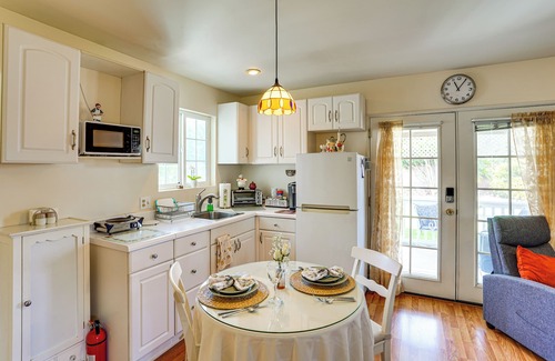 Southwest Anaheim Apartment | Cozy Couple's Oasis w/Pool: 3 Mi to Disneyland!