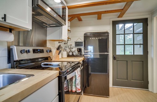 Iberia Parish Apartment | Cozy Couple’s Retreat w/Porch on Bayou Teche!