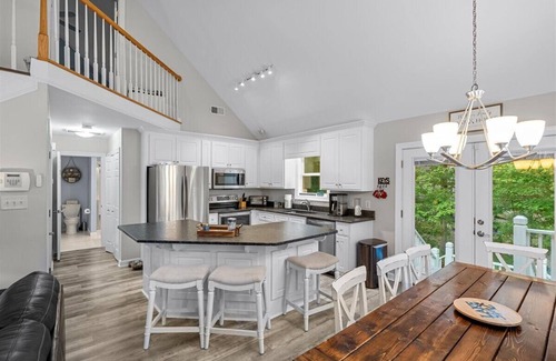 Wise House | Cozy Cove | Waterfront Retreat | Pet-Friendly