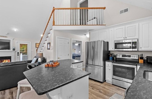 Wise House | Cozy Cove | Waterfront Retreat | Pet-Friendly
