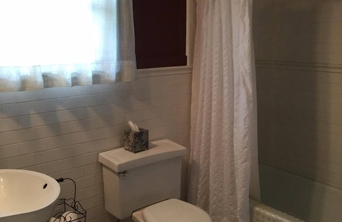 Southside House | Cozy Craftsman Cottage Near Historic Downtown! Close to Food, Shopping & NAU