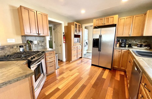 River West Cabin | Cozy Craftsman in awesome location