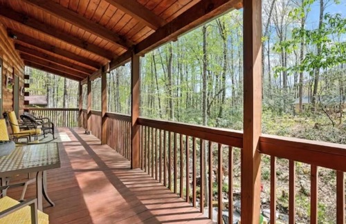 Maggie Valley Cabin | Cozy creek side cabin with fireplace, close to skiing/hiking, and shops.