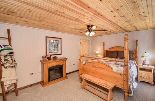 Cascade-Chipita Park Cottage | Cozy, creekside cottage in the foothills of Pikes Peak