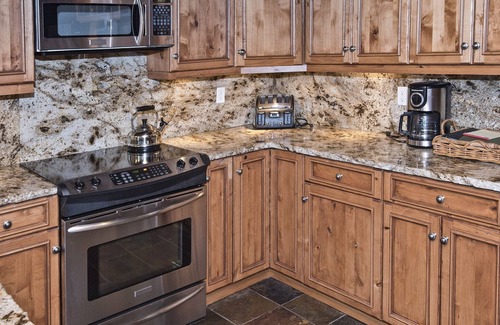 Vail Condo | Cozy, Creekside 3BR Vail Condo Ski/Summer Retreat Perfect for Families