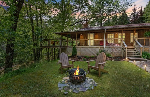 Hillsville Cabin | Cozy creekside cabin w barrel sauna, covered wraparound deck - pet friendly!