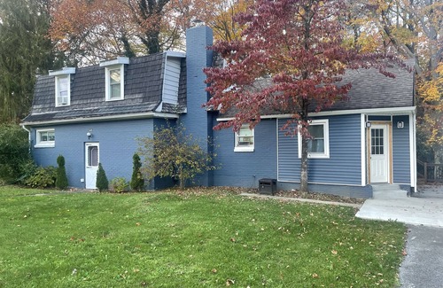 Ligonier House | Cozy Creekside Home