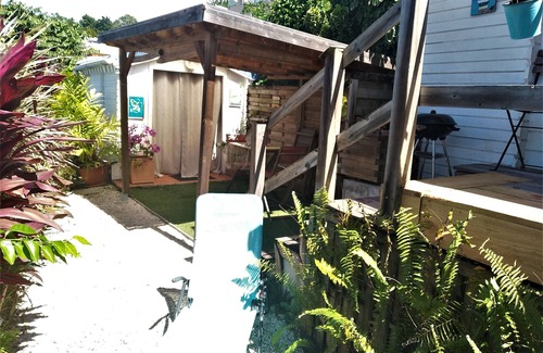 Le Carbet House | Cozy Creole hut, comfortable, Caribbean sea and mountain view, quiet, 5 'beach