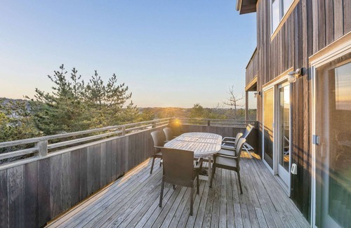 Napeague Apartment | Cozy Crib 2BR Beachside Home | PoolTennisClubhouse