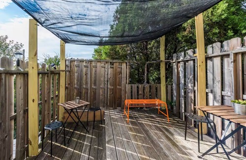 Fishtown Apartment | Cozy Crib in charming Fishtown with AC, WiFi, Washer/Dryer, Private Roof Deck