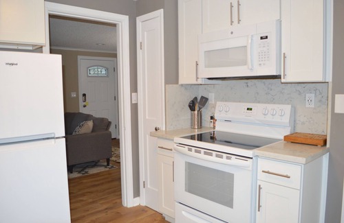 Crown Hill House | Cozy Crown Hill Cottage with Private Backyard Cabana near Carkeek Park