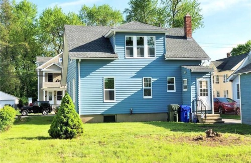 East Hartford House | Cozy CT Fall Cape - Trendy Design Homely Touches