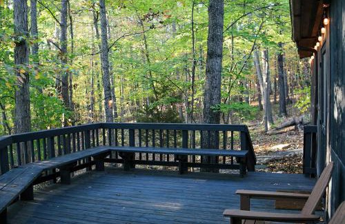 New Market Ski Chalet | Cozy & Curated w Fire Pit Fireplace & Fast WiFi