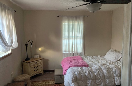 Crystal City House | Cozy, Cute and Quaint House 3 bed/2 bath House