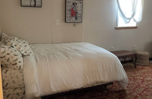 Crystal City House | Cozy, Cute and Quaint House 3 bed/2 bath House