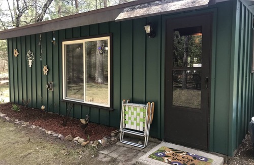 Friendship Cabin | COZY CUTE CABIN.