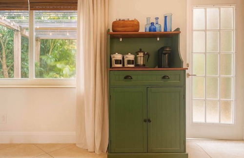 Dania Beach House | Cozy Dania Beach House with Fenced Backyard