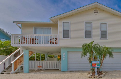 Holmes Beach Villa | Cozy 'Day' Side Cottage with Heated Pool Pet Friendly No size restrictions