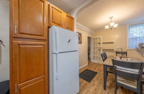 East Flatbush Apartment | Cozy Delightful 2-bedroom apartment with AC in Brooklyn