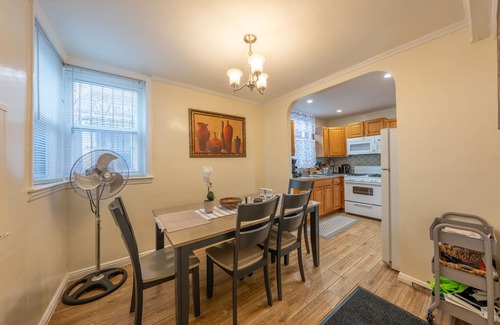 East Flatbush Apartment | Cozy Delightful 2-bedroom apartment with AC in Brooklyn