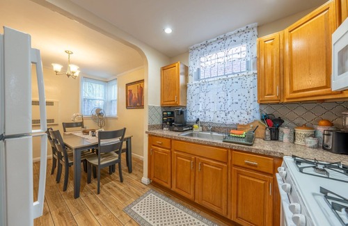 East Flatbush Apartment | Cozy Delightful 2-bedroom apartment with AC in Brooklyn