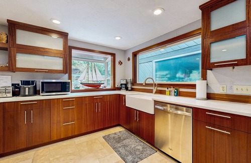 Lincoln Beach House | Cozy, Depoe Bay retreat— w/ocean & beach access via trail