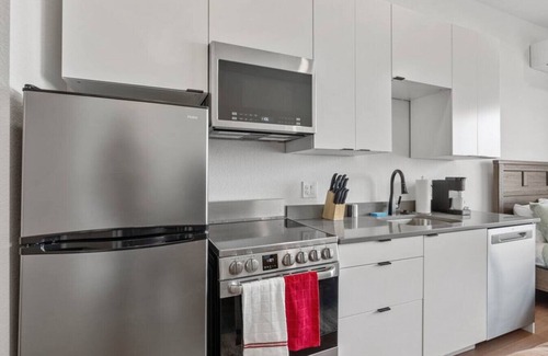 West Colfax Apartment | Cozy Designer Studio w/1 Queen