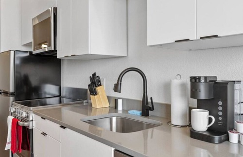 West Colfax Apartment | Cozy Designer Studio w/1 Queen